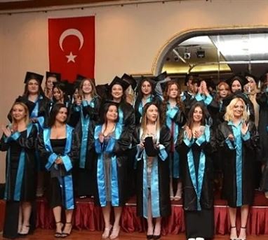 Özel Yunus Emre Sağlık Koleji, Mezunlarını Geleceğe Uğurladı